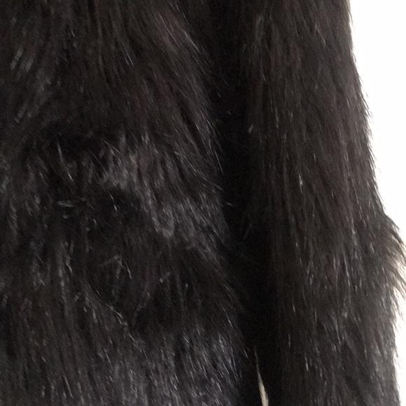 - Faux fur short coat like new - Picture 3 of 7